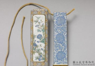 图片[2]-Toothpick holder with imperial poem and flower decoration in yangcai enamels, Qing dynasty, Qianlong reign (1736-1795)-China Archive